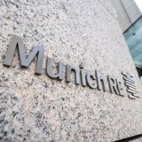Le géant allemand de la réassurance Munich Re a annoncé son retrait de plusieurs grandes alliances climatiques, dont la "Net-Zero Asset Owner Alliance" initiée par l'ONU. (archives) KEYSTONE/EPA/LUKAS BARTH-TUTTAS